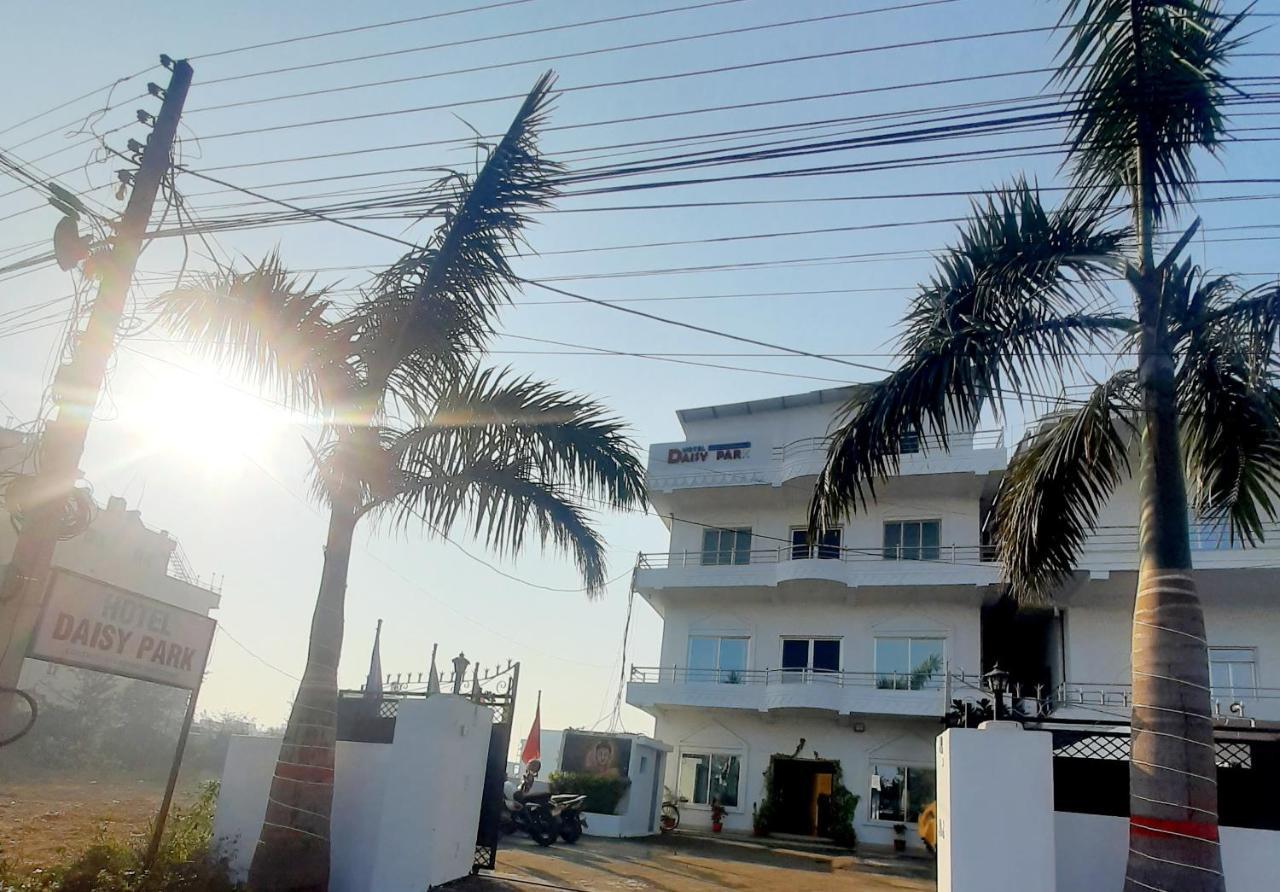 Hotel Daisy Park Bhairāhawā Extérieur photo