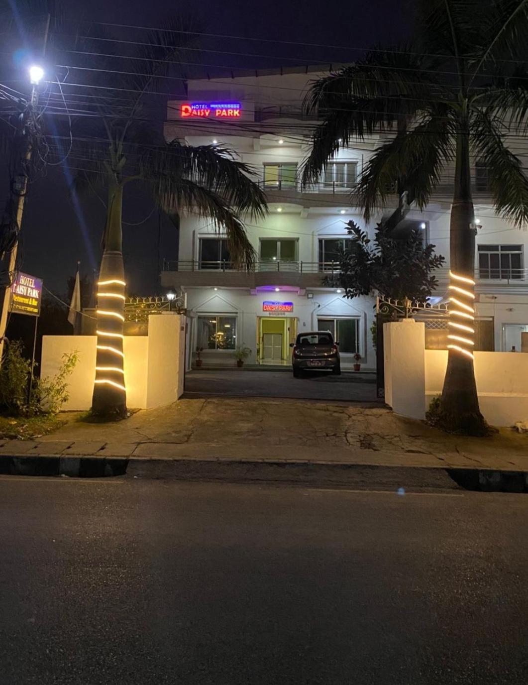 Hotel Daisy Park Bhairāhawā Extérieur photo