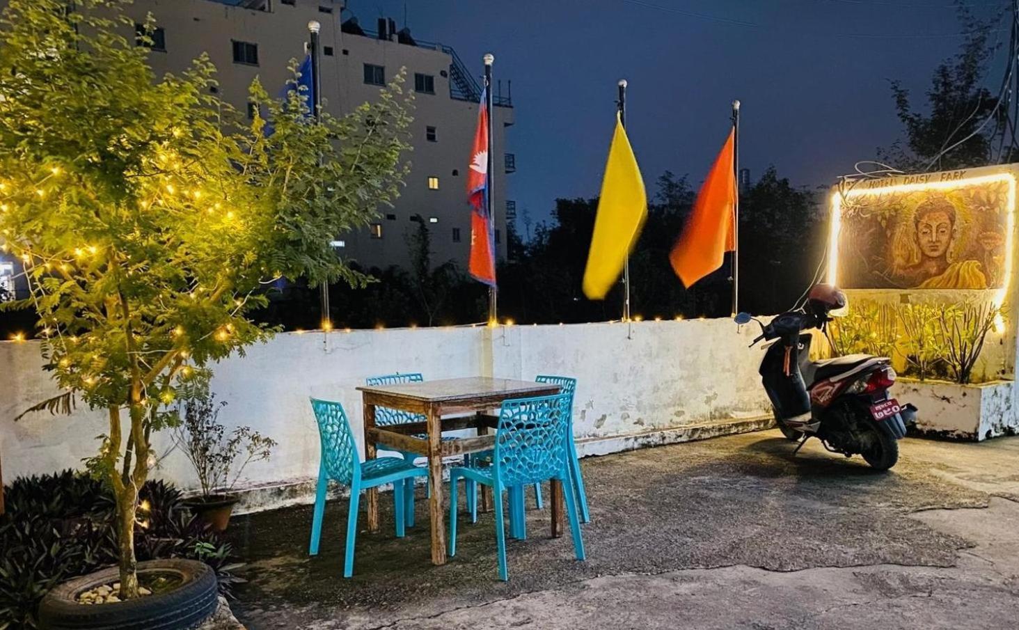 Hotel Daisy Park Bhairāhawā Extérieur photo